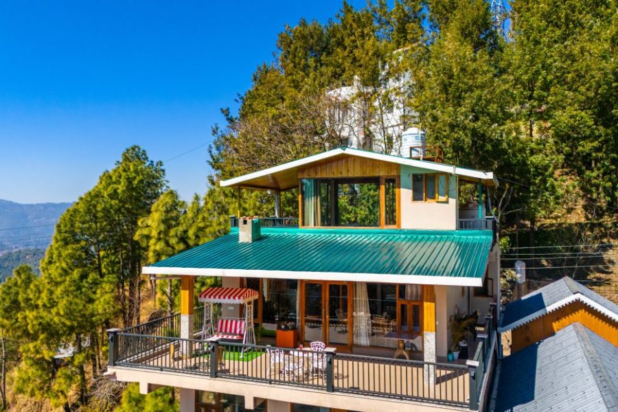 Scenic 3 BR Villa near Kasauli with WiFi, Cook, TV, etc