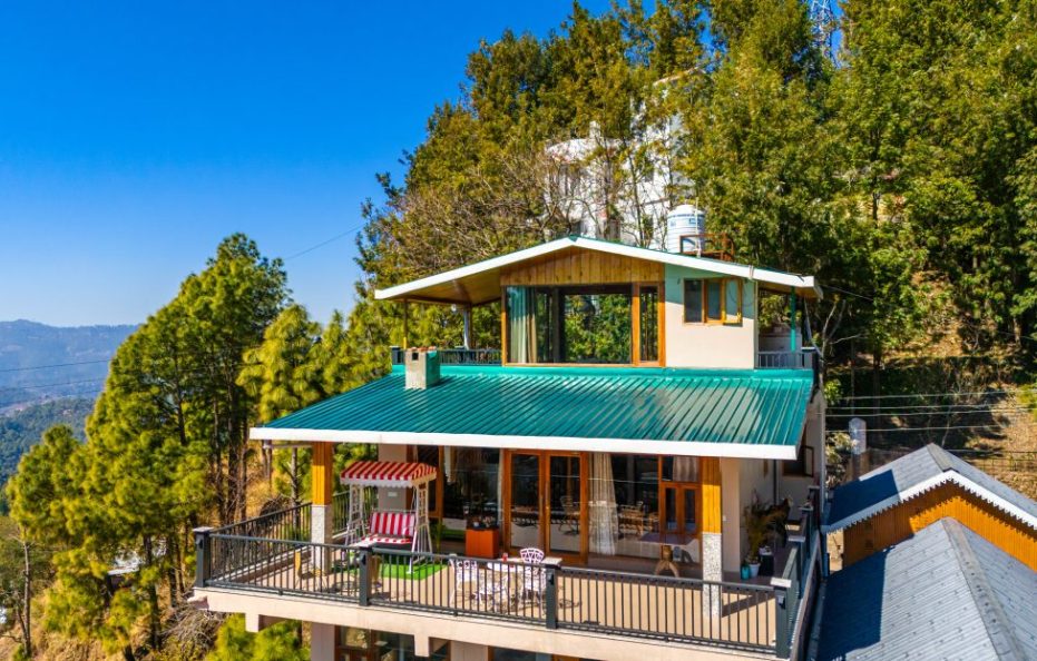 Scenic 3 BR Villa near Kasauli with WiFi, Cook, TV, etc