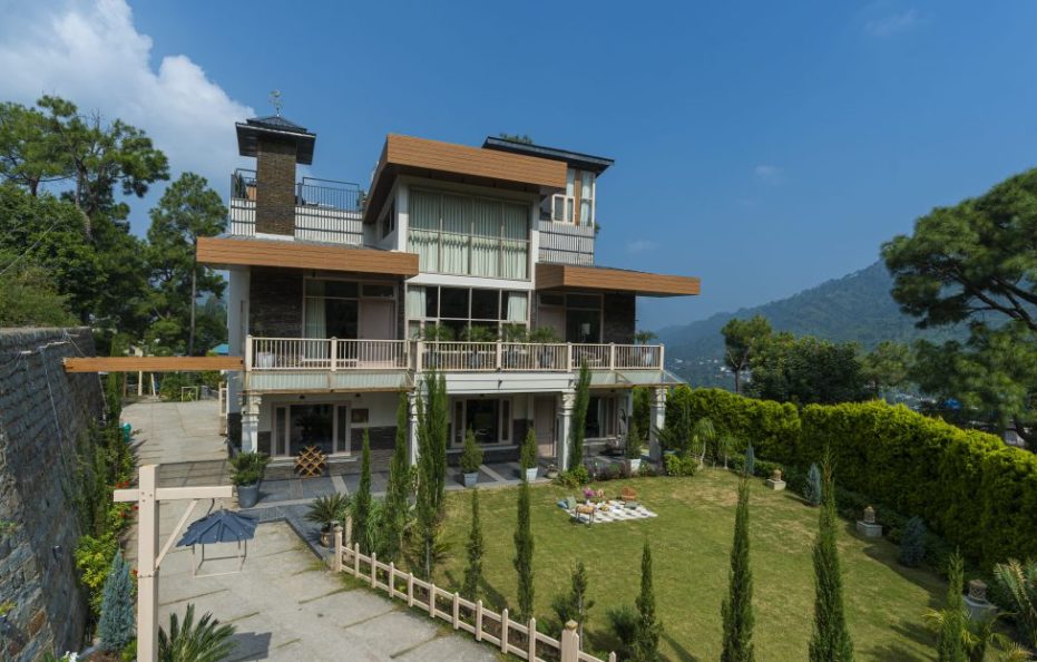Uber-Luxury Villa near Kasauli | Heated Pool + Jacuzzi + Home-Theater