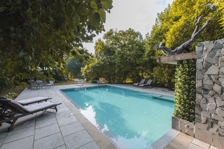 Luxurious 6 BR Farmhouse in Delhi NCR | Pool, Jacuzzi & more