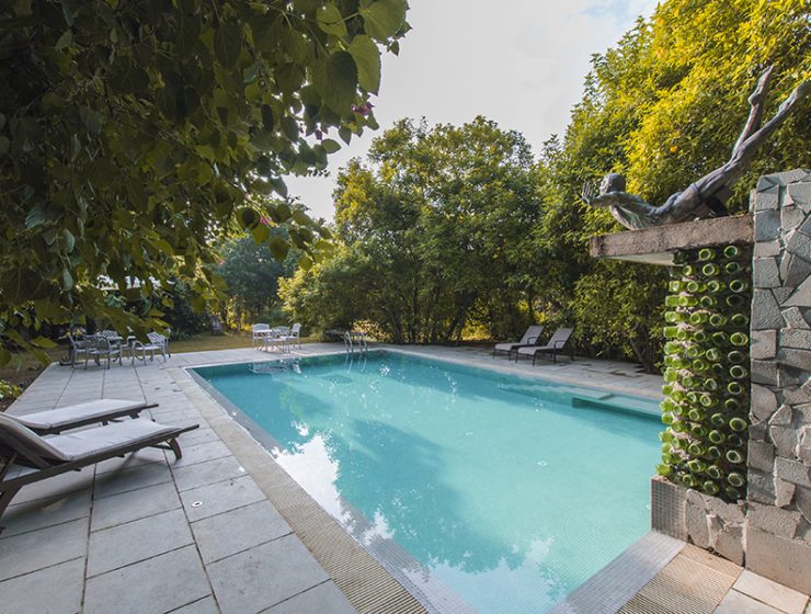 Luxurious 6 BR Farmhouse in Delhi NCR | Pool, Jacuzzi & more