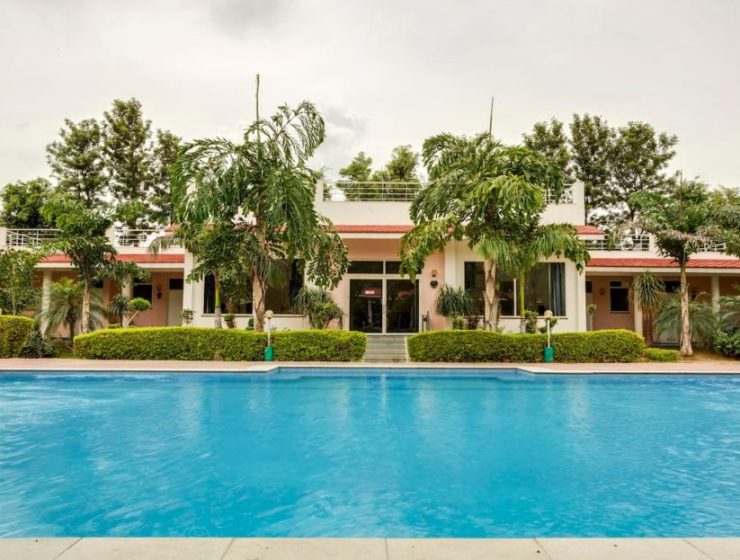 Manesar: Luxurious 4 Bedroom Farmhouse with Pool (BF)