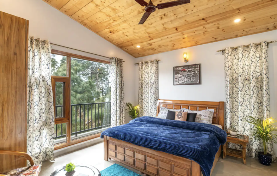 Scenic 3 BR Villa near Kasauli with WiFi, Cook, TV, etc