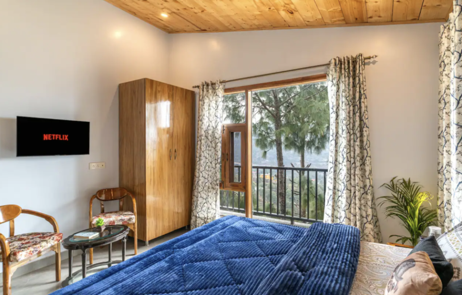 Scenic 3 BR Villa near Kasauli with WiFi, Cook, TV, etc