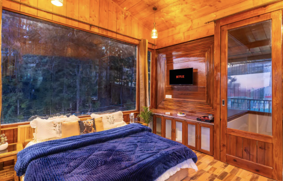 Scenic 3 BR Villa near Kasauli with WiFi, Cook, TV, etc