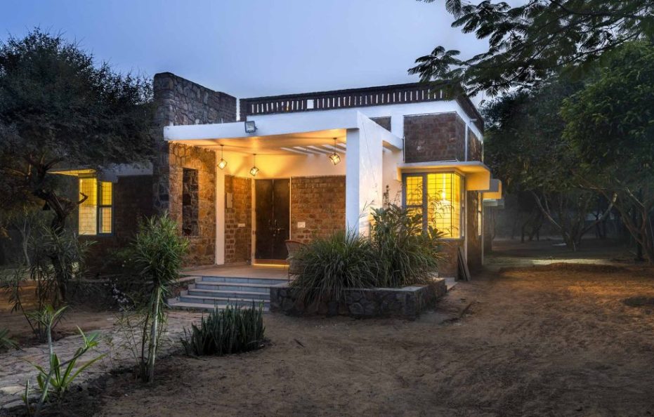 Insta-worthy 2 BHK Farmhouse with Pool near Gurgaon