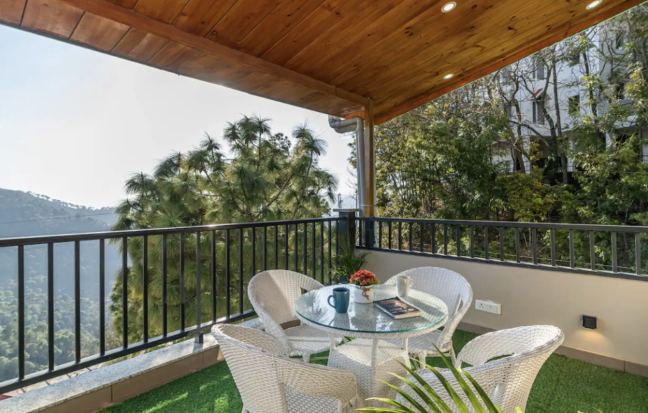 Scenic 3 BR Villa near Kasauli with WiFi, Cook, TV, etc