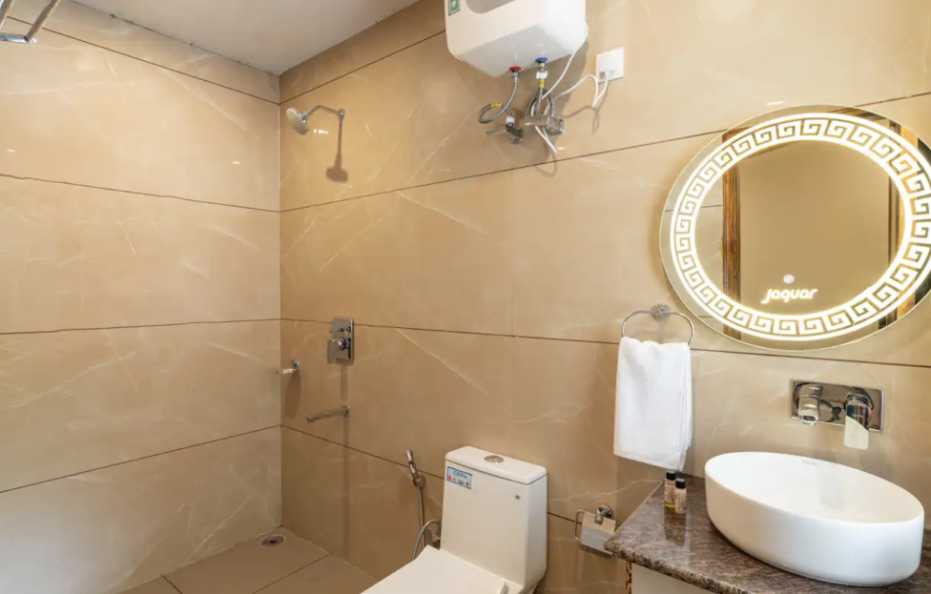 Scenic 3 BR Villa near Kasauli with WiFi, Cook, TV, etc