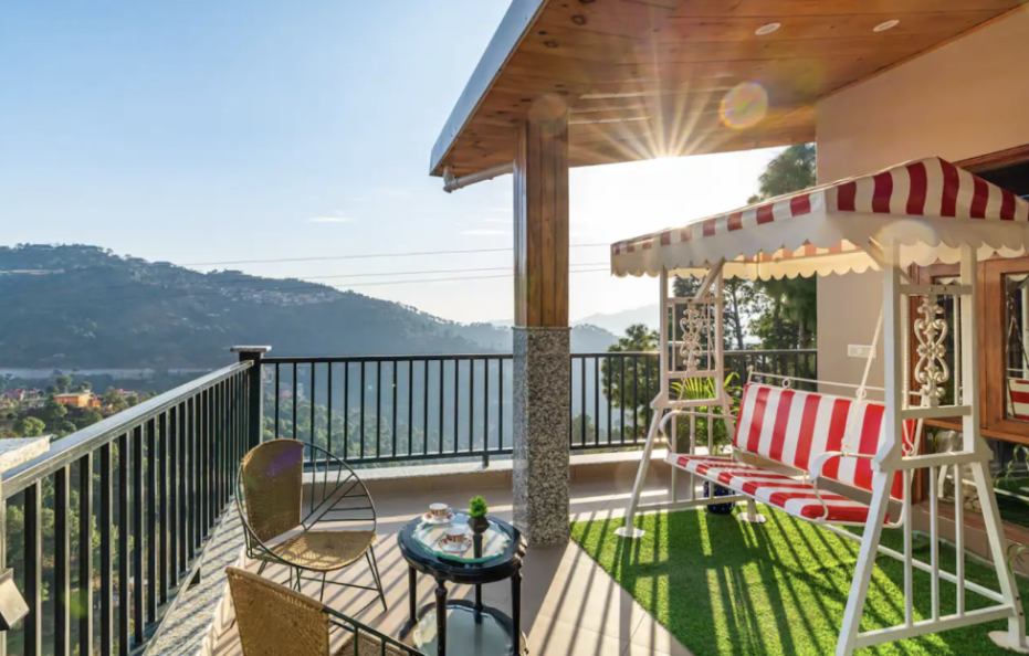 Scenic 3 BR Villa near Kasauli with WiFi, Cook, TV, etc