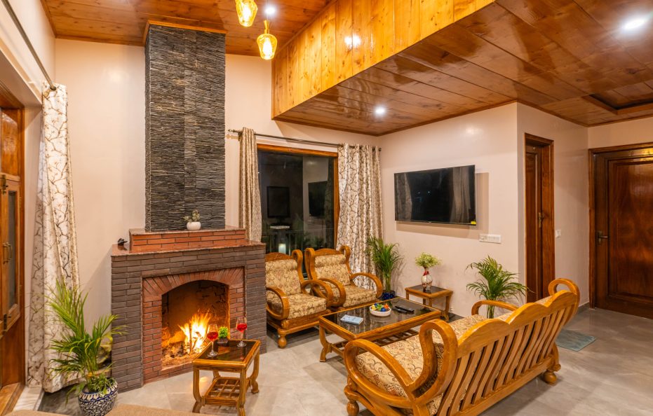 Scenic 3 BR Villa near Kasauli with WiFi, Cook, TV, etc