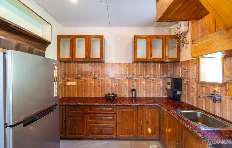 Scenic 3 BR Villa near Kasauli with WiFi, Cook, TV, etc