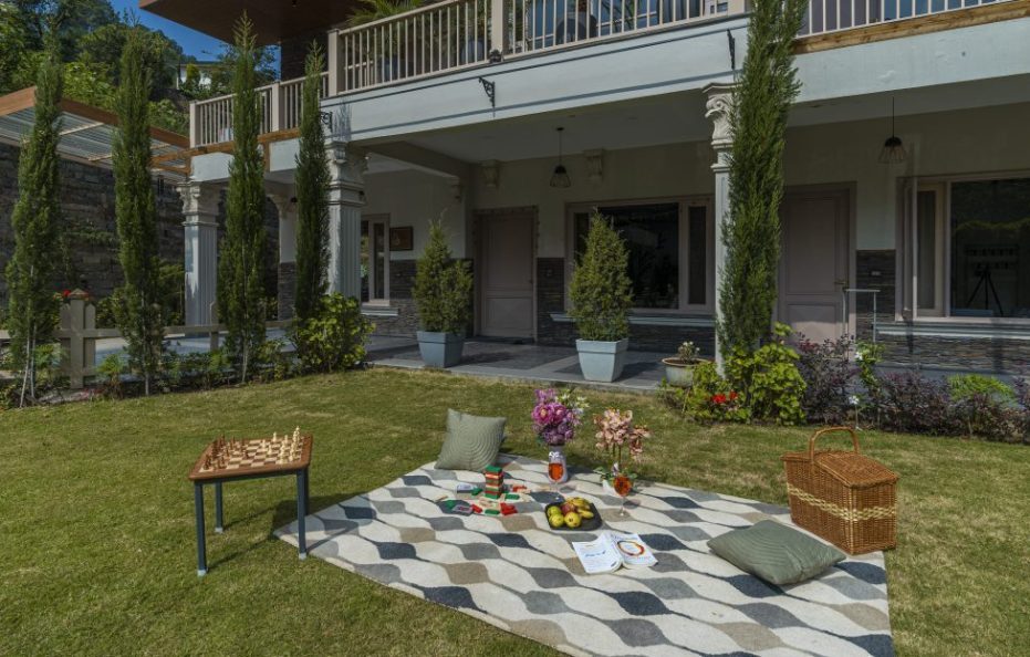 Uber-Luxury Villa near Kasauli | Heated Pool + Jacuzzi + Home-Theater
