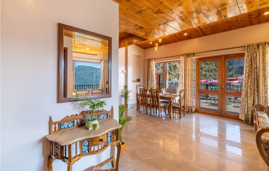 Scenic 3 BR Villa near Kasauli with WiFi, Cook, TV, etc