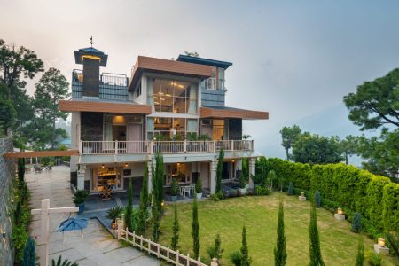 Uber-Luxury Villa near Kasauli | Heated Pool + Jacuzzi + Home-Theater