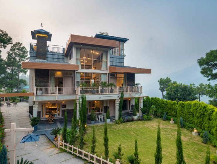 Uber-Luxury Villa near Kasauli | Heated Pool + Jacuzzi + Home-Theater
