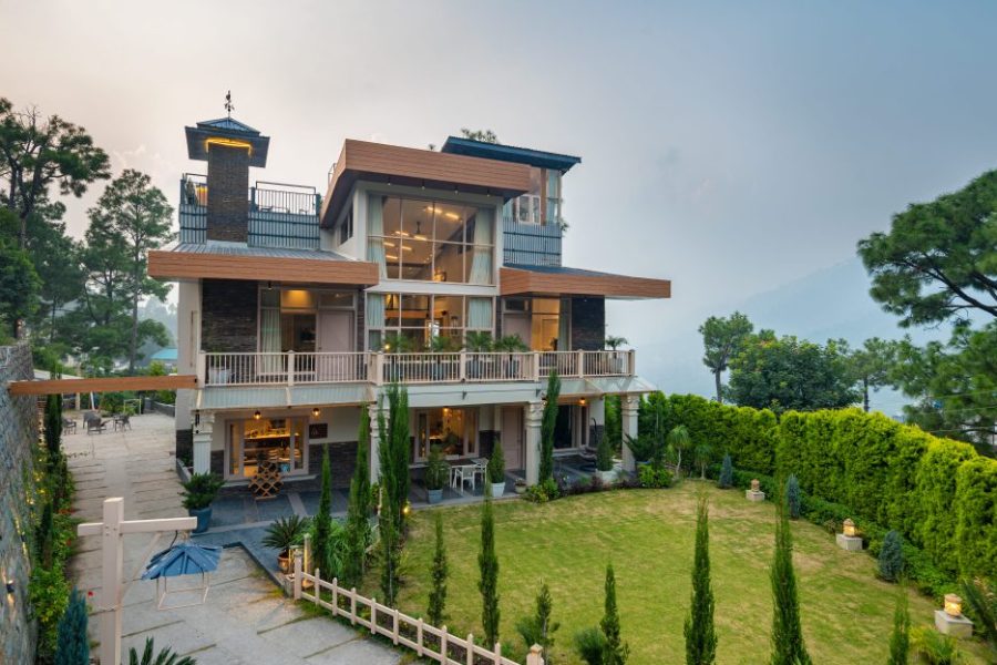 Uber-Luxury Villa near Kasauli | Heated Pool + Jacuzzi + Home-Theater
