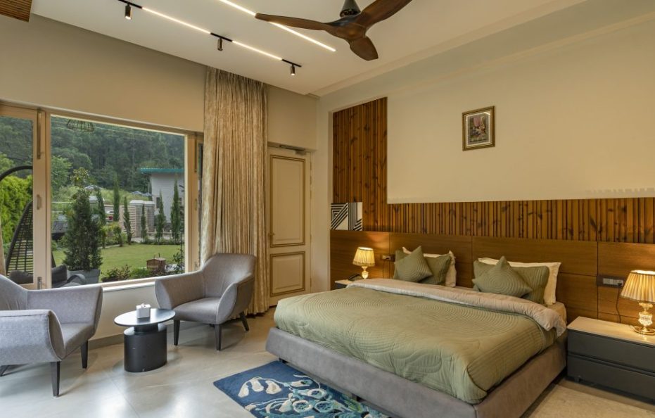 Uber-Luxury Villa near Kasauli | Heated Pool + Jacuzzi + Home-Theater