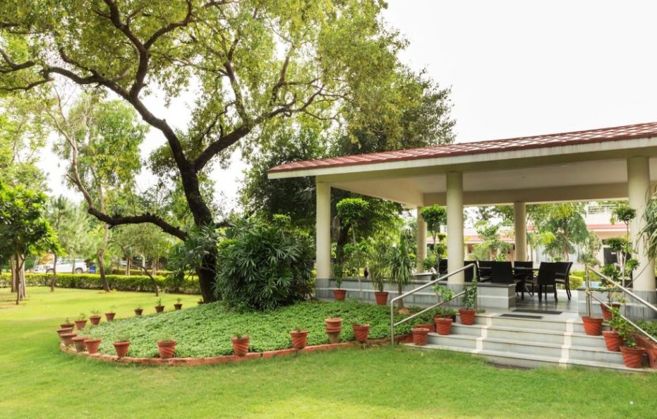 Manesar: Luxurious 4 Bedroom Farmhouse with Pool (BF)