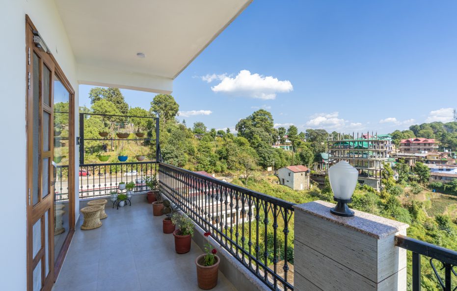 2 BR Apt near Kasauli w/Terrace | Bonfire | Meals