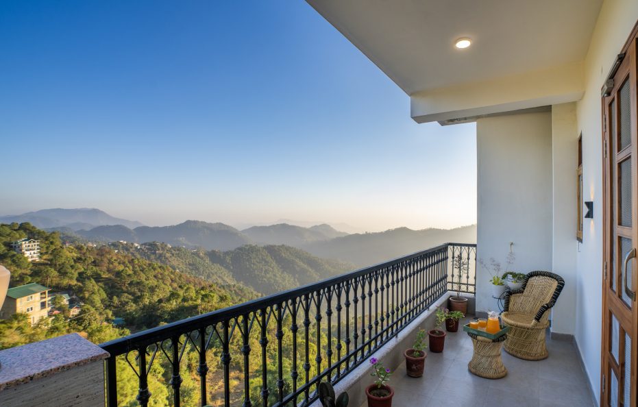2 BR Apt near Kasauli w/Terrace | Bonfire | Meals