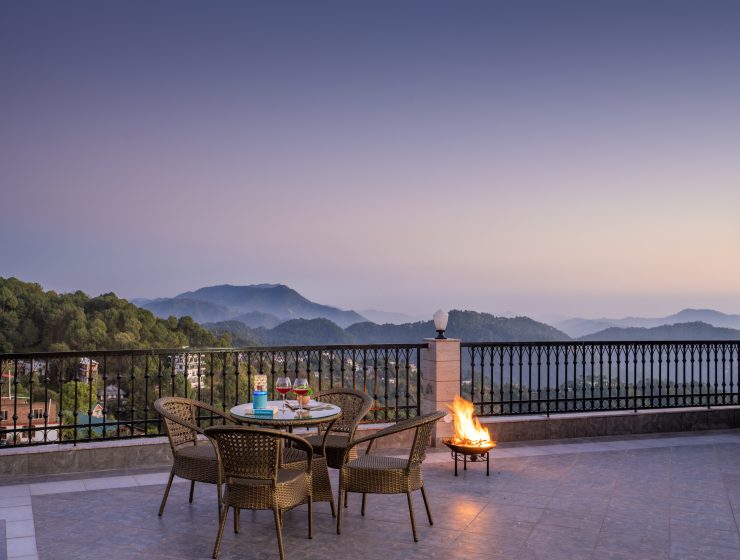 2 BR Apt near Kasauli w/Terrace | Bonfire | Meals