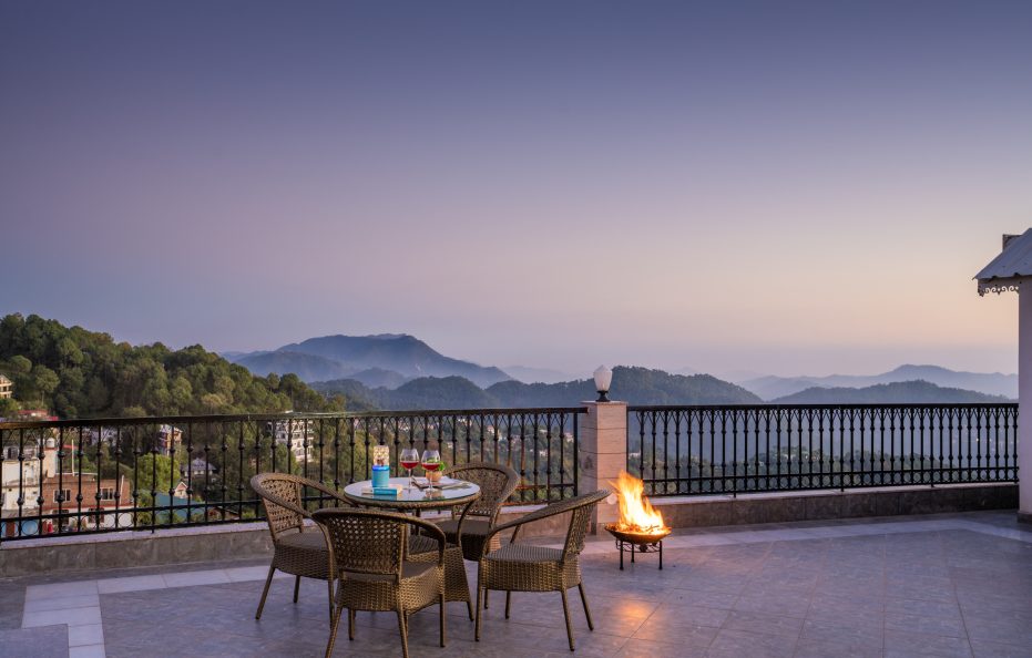 2 BR Apt near Kasauli w/Terrace | Bonfire | Meals