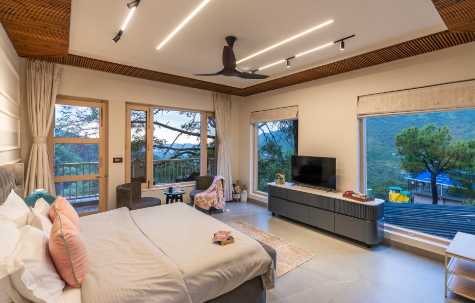 Uber-Luxury Villa near Kasauli | Heated Pool + Jacuzzi + Home-Theater