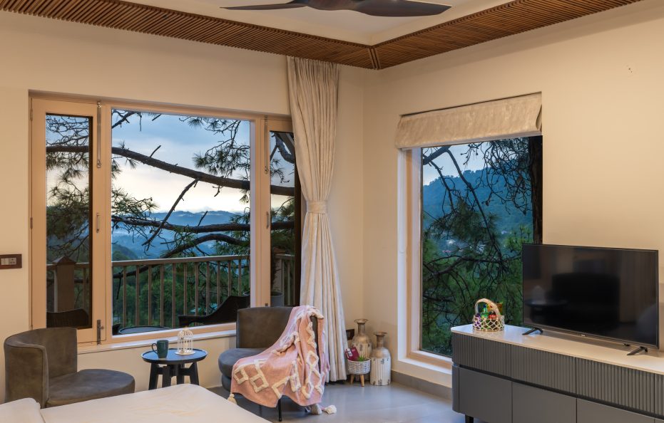 Uber-Luxury Villa near Kasauli | Heated Pool + Jacuzzi + Home-Theater