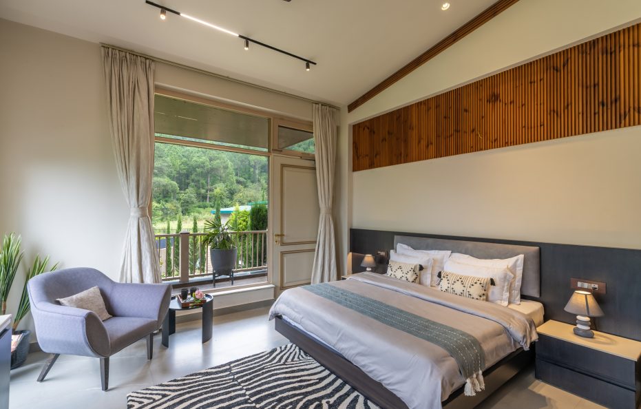 Uber-Luxury Villa near Kasauli | Heated Pool + Jacuzzi + Home-Theater