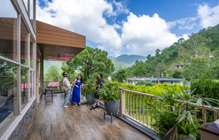 Uber-Luxury Villa near Kasauli | Heated Pool + Jacuzzi + Home-Theater