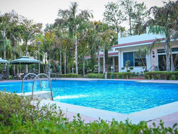 Nature’s Haven: 4 BR Farmhouse in Manesar