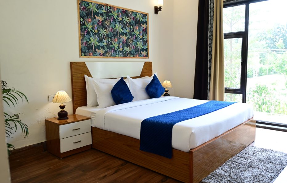 4BR Farmhouse with Pool in Manesar | Cook & Staff