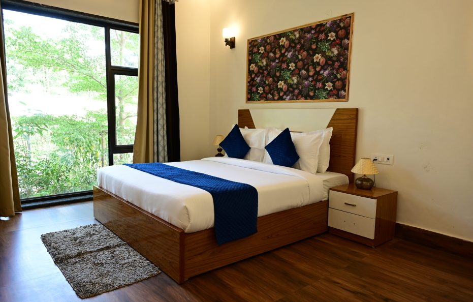 4BR Farmhouse with Pool in Manesar | Cook & Staff