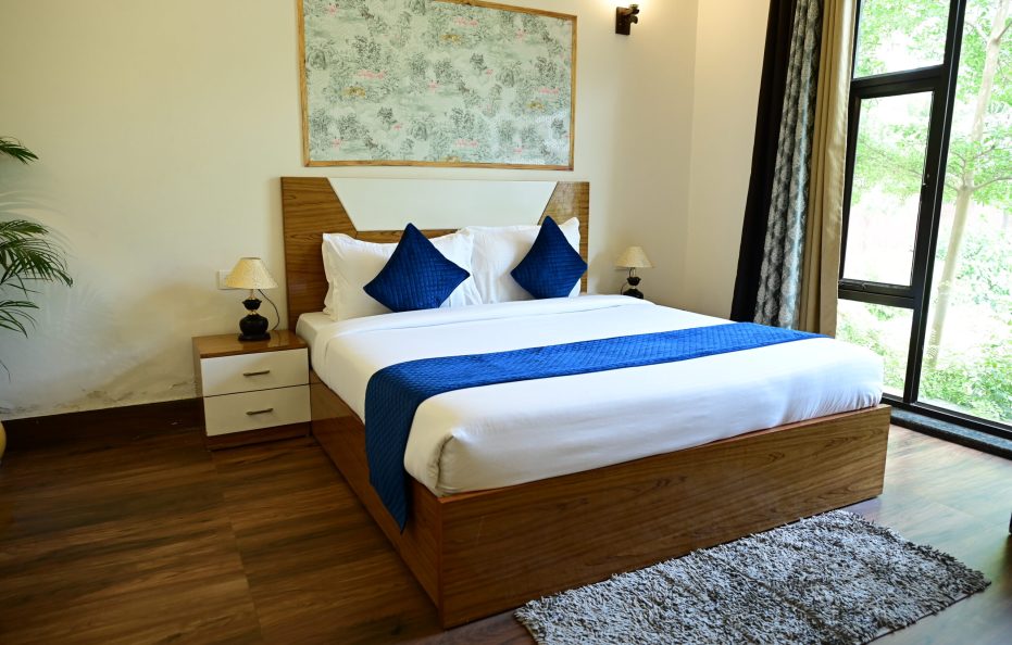 4BR Farmhouse with Pool in Manesar | Cook & Staff