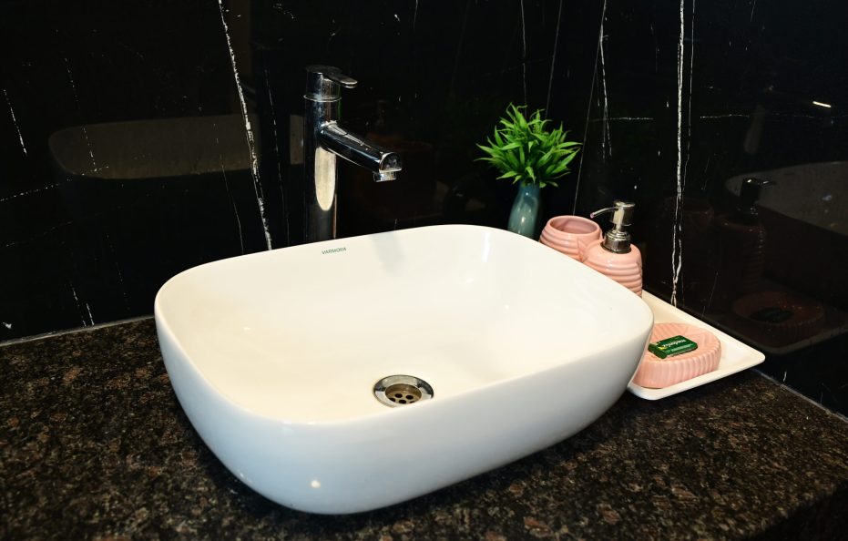 4BR Farmhouse with Pool in Manesar | Cook & Staff