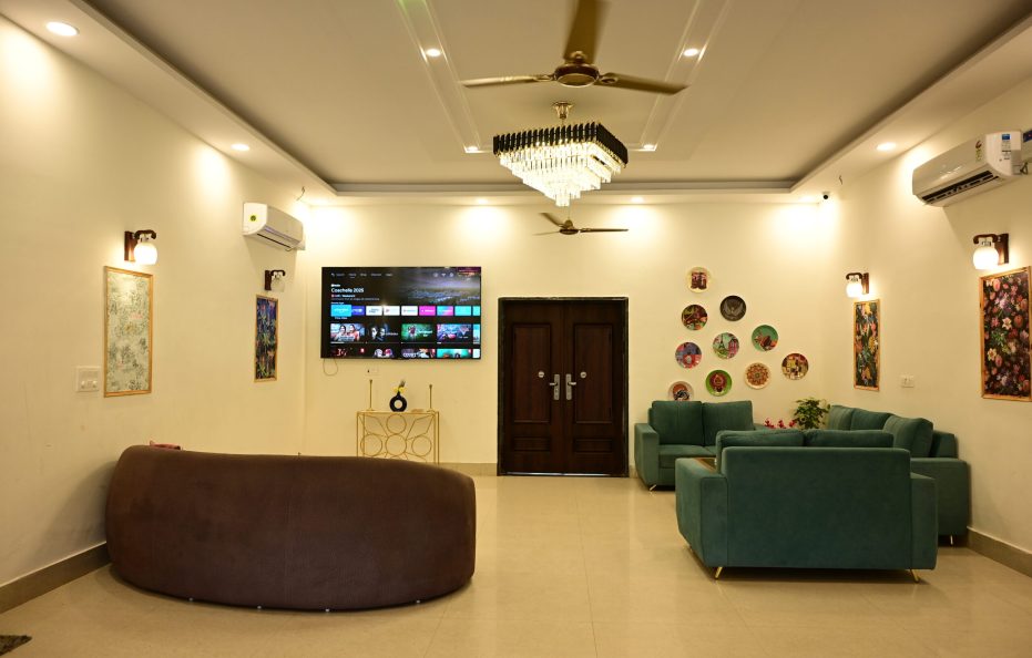 4BR Farmhouse with Pool in Manesar | Cook & Staff