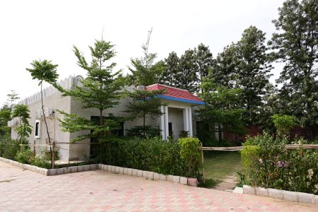 4BR Farmhouse with Pool in Manesar | Cook & Staff