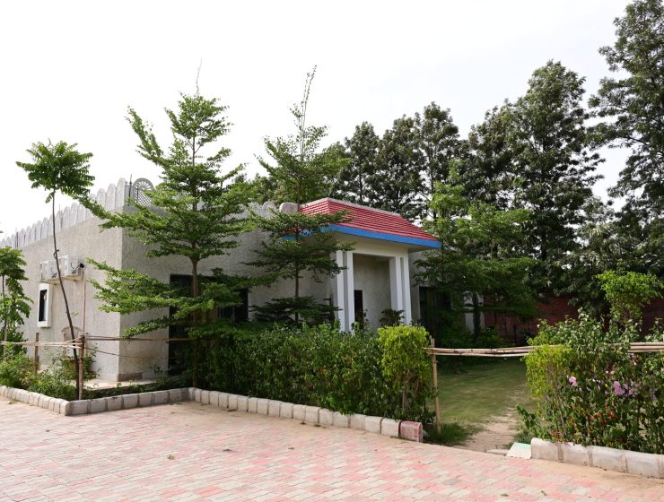 4BR Farmhouse with Pool in Manesar | Cook & Staff