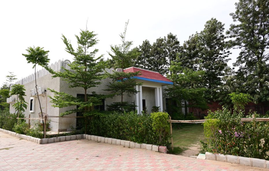4BR Farmhouse with Pool in Manesar | Cook & Staff
