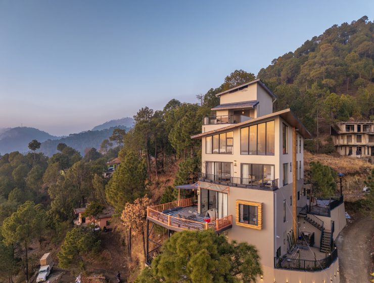 Luxe 4BR Near Kasauli | Jacuzzi, Mini TT, Scenic Views & More