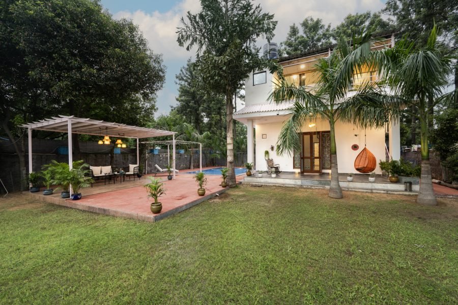 FloraDen | Pool, Projector & more near Gurgaon
